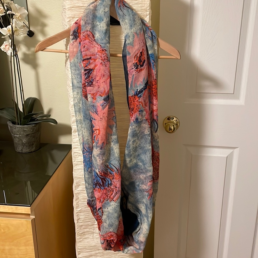 NWOT Floral Infinity scarf